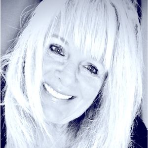 Meet your Posher, Carla